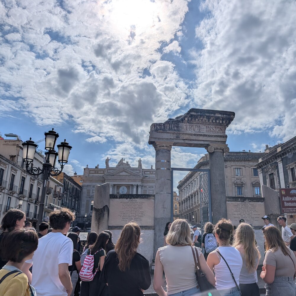 Schulgruppe beim Sightseeing