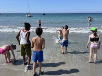 Kinder am Strand