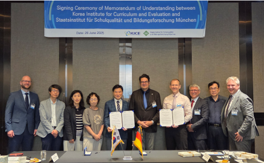 ©ISB Unterzeichnung von zwei Memoranda of Understanding (MoUs) mit den führenden koreanischen Bildungsinstituten KERIS und KICE am 26. Juni 2025 in Seoul